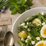 Idées repas avril : salade tiède d’asperges et petits pois