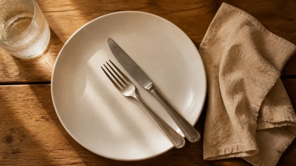 Signification des couverts à la fin du repas : couteau et fourchette en fin de repas