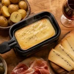 Vin avec raclette : blanc sec d’abord